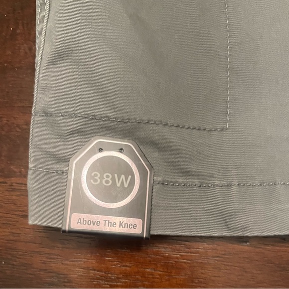 NWT Weatherproof utility cargo shorts 38W - Picture 4 of 11